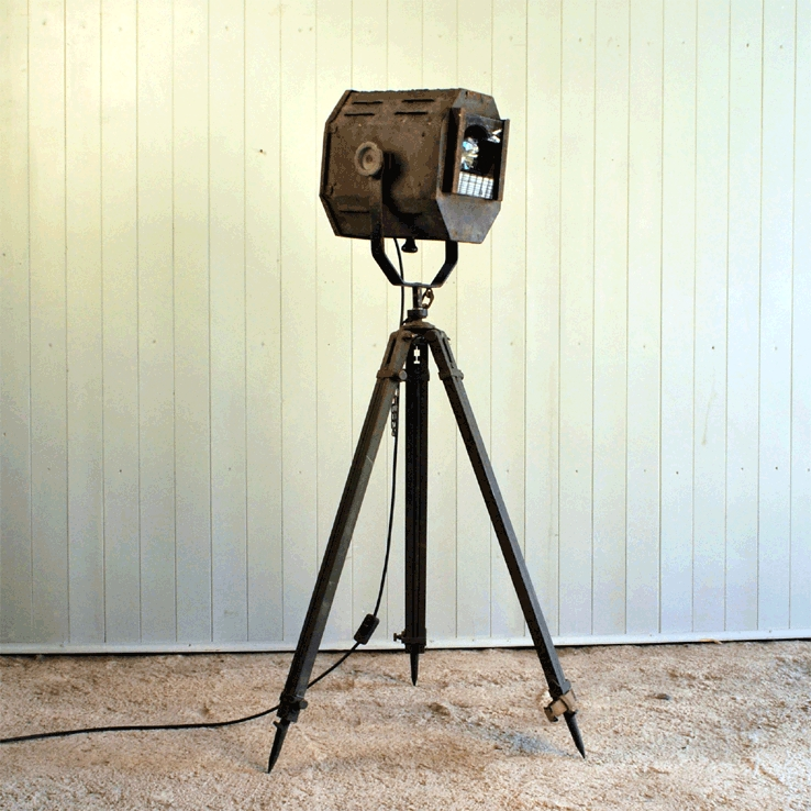 Tripod stage deals light
