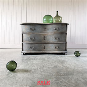18th Century French Chest of Drawers