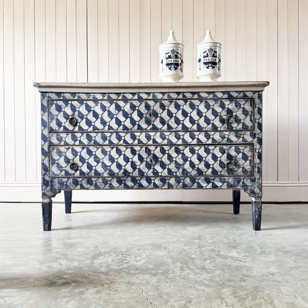 Italian Chest of Drawers