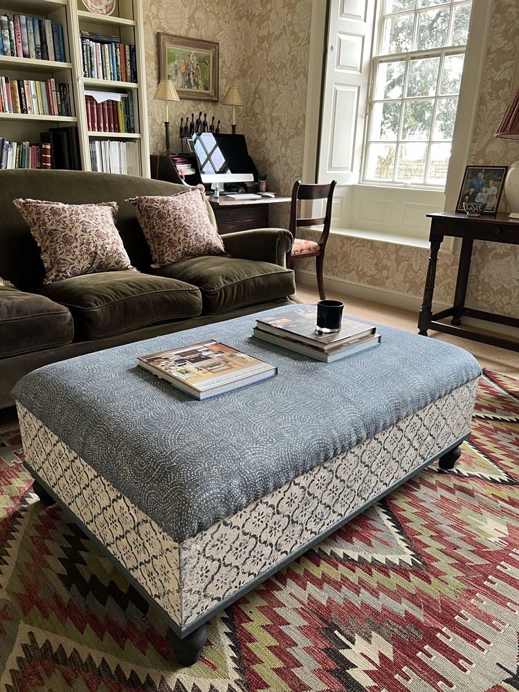 Fermoie Upholstered Ottoman - Image 10