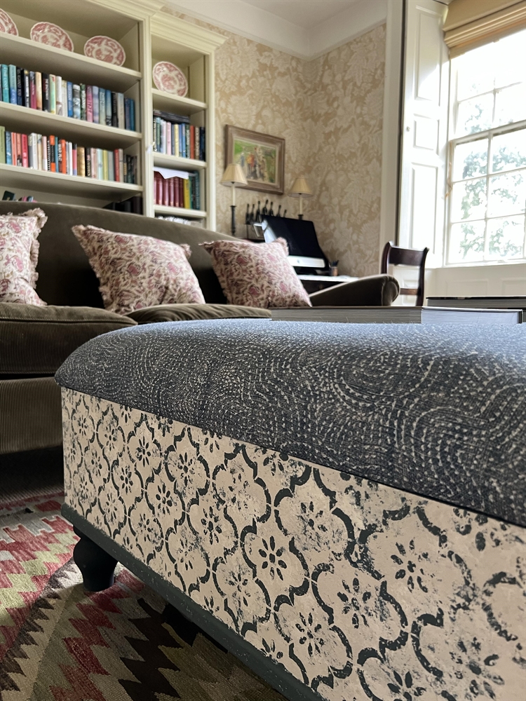 Fermoie Upholstered Ottoman - Image 5