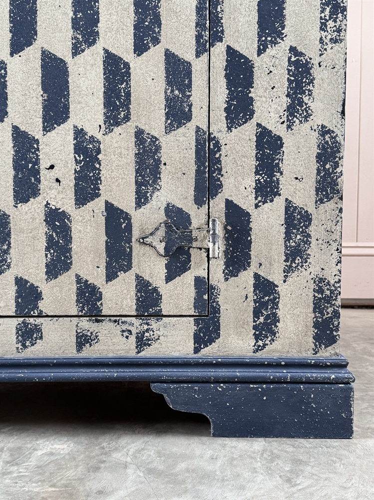 Stiffkey Blue Chevron Sideboard - Image 12
