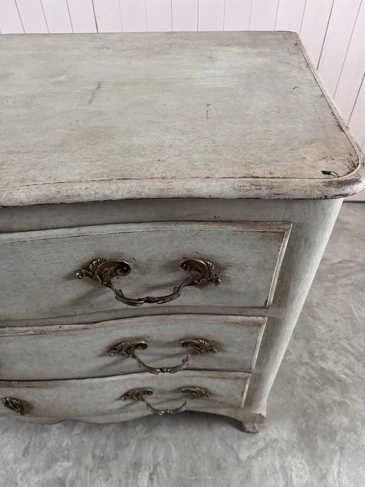 Italian Chest of Drawers